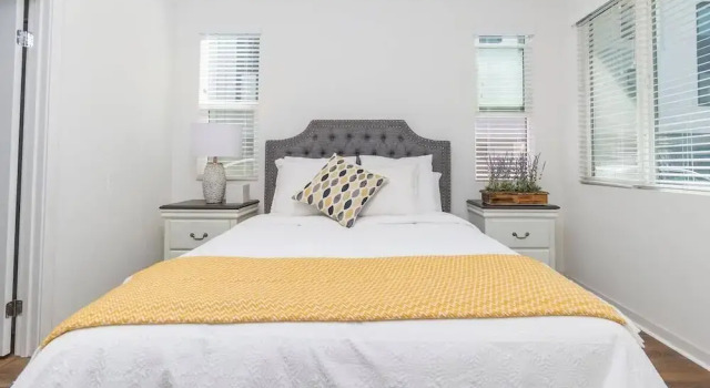 Central Location Cozy Private Bedroom w Bathroom