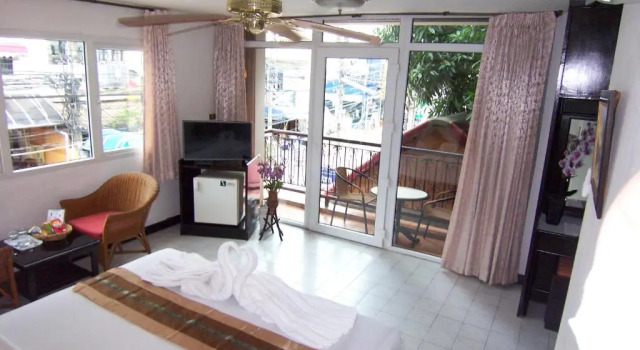 Двухместный номер Standard с балконом и с красивым видом из окна Hotel Swiss Garden Patong
