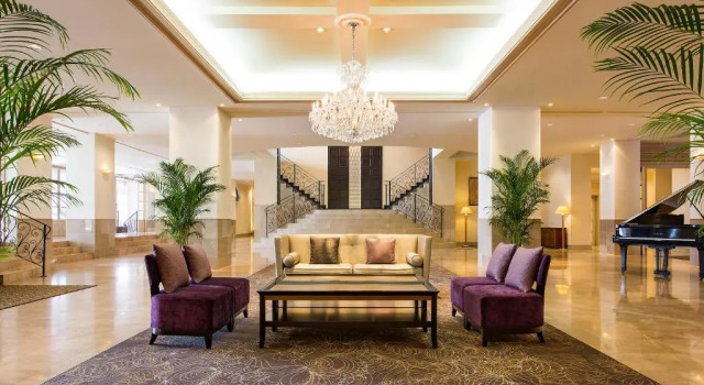 Luke Plaza Hotel, Rezerwuj Hotel Hotele w Kyushu z parkingiem, Parking