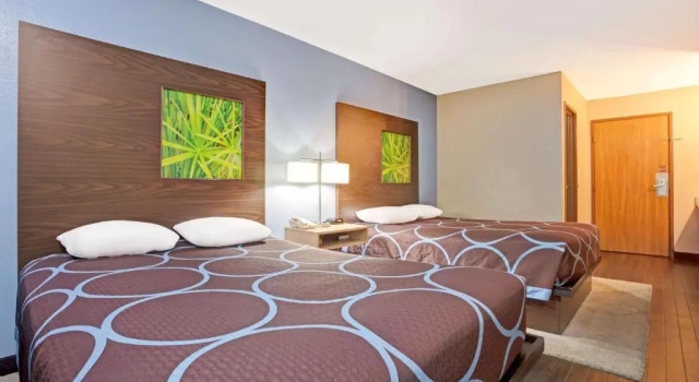 Четырёхместный номер Business Super 8 by Wyndham Louisville Airport