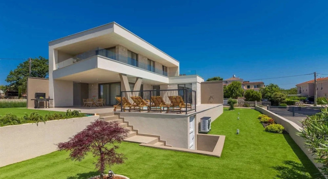Коттедж Villa VISTA with private pool and sauna