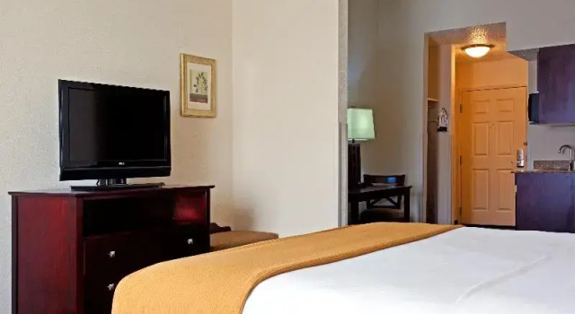 Люкс Holiday Inn Express & Suites Chicago West-OHare Arpt Area by IHG