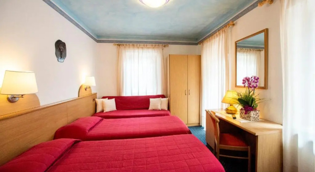Трёхместный номер Standard Hotel Adriana