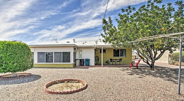 6 Mi to State Farm Stadium: Wfh-friendly Home!, Book Farm Stay Sun City West Arizona