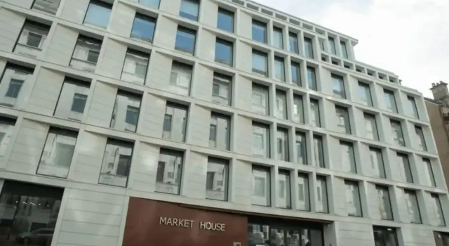 Market House in Newcastle, Забронировать Отель Ньюкасл-апон-Тайн Тайн и Уир, рядом с Спортивно-развлекательный комплекс Metro Radio Arena