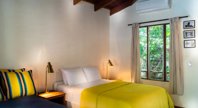 Номер Classic с балконом Sunset Shack Hotel