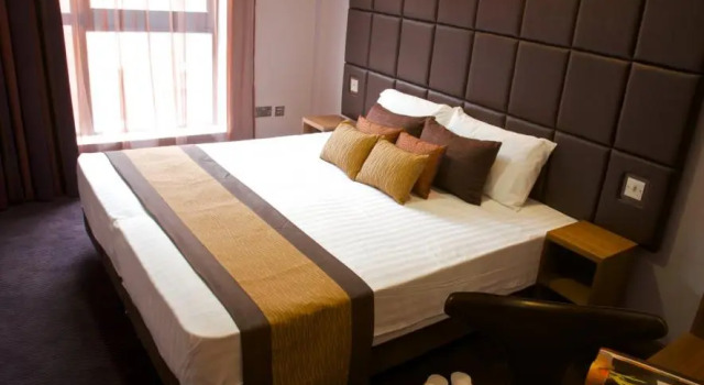 Полулюкс Roomzzz Leeds City