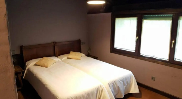 Hostal Itzalargikoborda, Book Hotel Elizondo Baztan