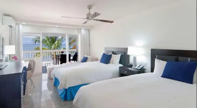 Четырёхместный номер Standard с балконом Radisson Grenada Beach Resort