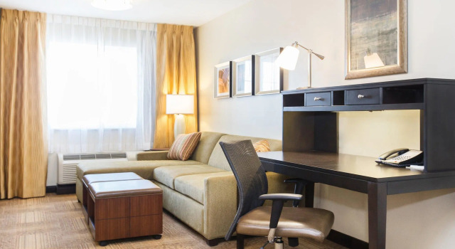 Двухместный люкс Staybridge Suites West Edmonton by IHG