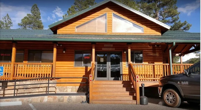Tal WiWi Lodge, Rezervați Hotel Eagar Statele Unite ale Americii