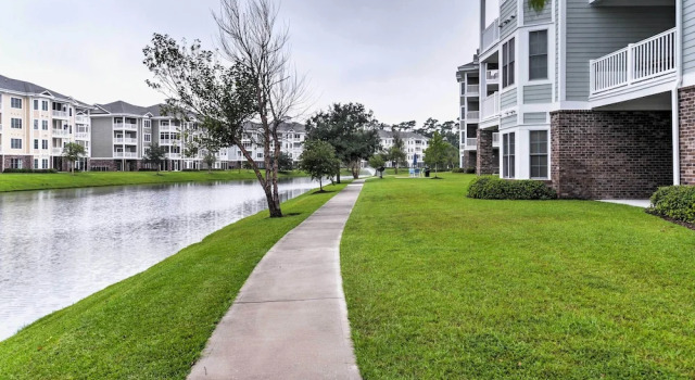 Апартаменты с 3 комнатами с балконом 3 Mi to Broadway at the Beach: Condo w/ Pool!