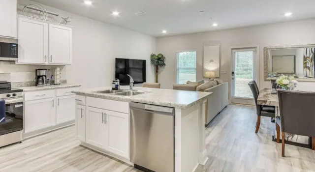 Апартаменты 8 Mi to Dtwn Pensacola: Modern Escape w/ Patio!