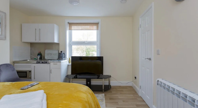 Апартаменты St Marys Modern Central Huge Studio Apartments