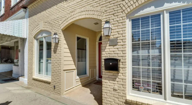 Walk to Downtown: Cozy Lenoir Apartment!, Réserver Appartement Lenoir Caroline du Nord
