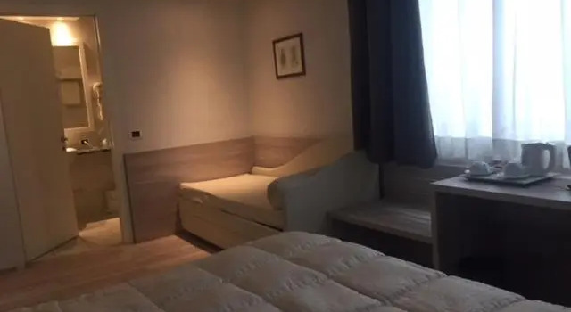 Трёхместный номер Standard Hostellerie Du Cheval Blanc