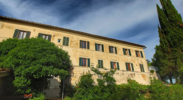 Cozy Farmhouse with Swimming Pool in Le Tolfe near Florence