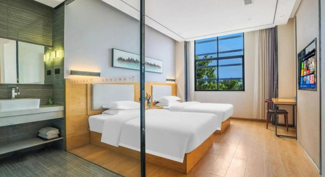 Chundu Huayu Hotel, Rezerwuj Hotel Hotele w Kunming z parkingiem, Parking