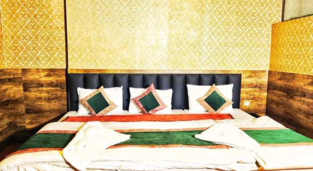 Darussalam Restaurant and Inn, Забронировать Отель Сринагар Jammu & Kashmir Ski