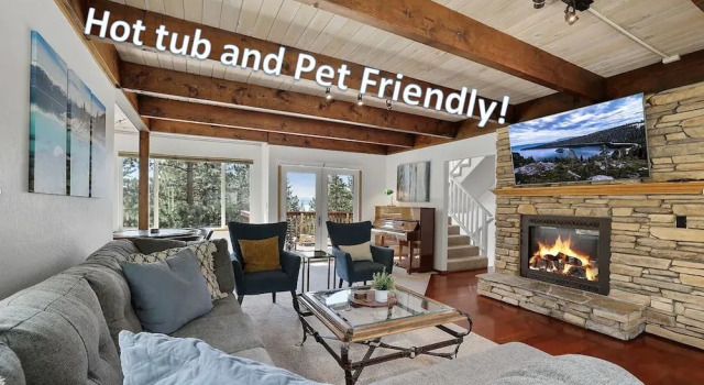 Hall Court Manor - Hot Tub, Pet Friendly, Pool Table!, Varaa Hotelli Liikematkailuhotellit kohteessa Stateline, 4* 5*