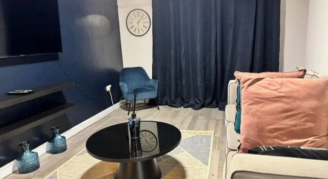 Corporate 3bedroom home with parking, Boek Vakantiehuis Vakantiehuizen in Merseyside, Cottage