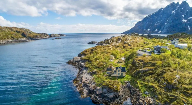 Sea-view house in Sund, Book Hotel Sund Lofoten
