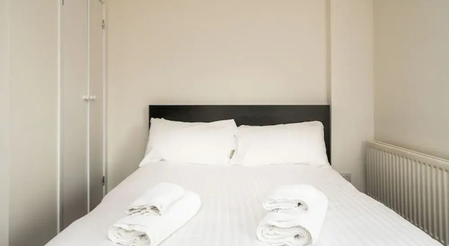 2 Bedroom Flat in Heart of Battersea near Station, Varaa Hotelli 3 tähden hotellit kohteessa Merseyside, 3*