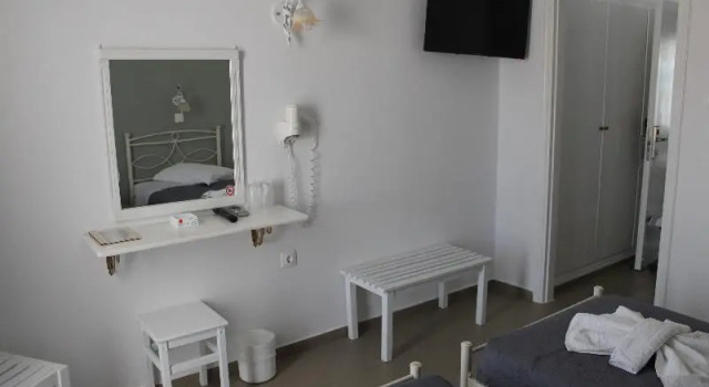 Трёхместный номер Standard с балконом и с видом на море Nikolas Hotel