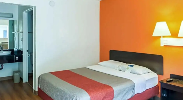 Номер Standard Motel 6-Bakersfield, CA - East