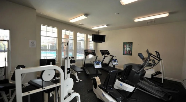 River's Bend Apartment Homes, Buchen Sie Ferienwohnung Chester Virginia