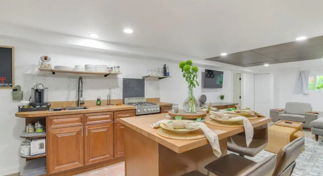 Апартаменты 2 Mi to Logan Square: Pet-friendly Urban Oasis!