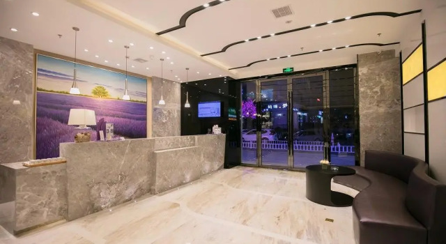 Lavande Hotels Yuxi Times Square, Rezerwuj Hotel Hotele w Yuxi z parkingiem, Parking