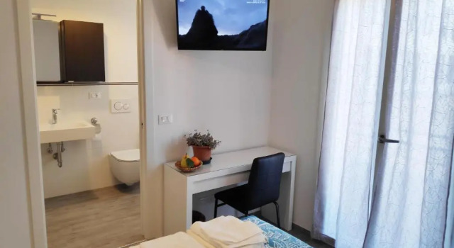 Casadei Guest House Stazione Bologna, Забронировать Гостевой дом Гостевые дома Болоньи, рядом с Театр Солнечная арена, Гостевой дом
