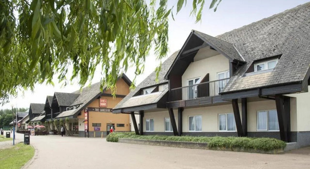 Premier Inn Milton Keynes East (Willen Lake), Забронировать Отель Отели Англии 3 звезды, 3*