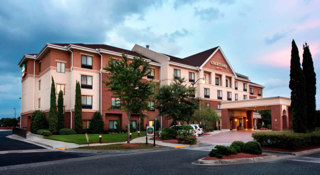 Courtyard by Marriott Jacksonville I-295/East Beltway, Забронировать Отель Джэксонвилл штат Флорида