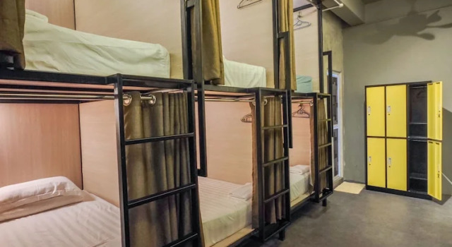 Кровать в общем номере (женский номер) Zenz Hotel