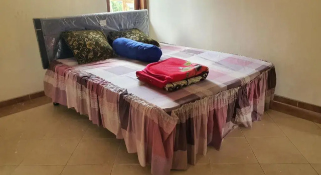 OYO 90043 Vila Afanda Syariah, Prenota Hotel Hotel a East Java con parcheggio, Parcheggio