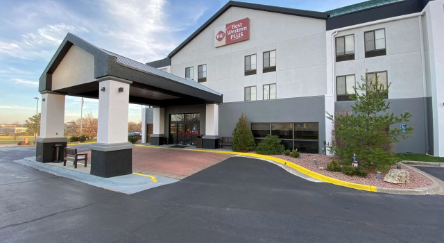 Best Western Plus Kansas City Airport - KCI East, Забронировать Отель Канзас-Сити Миссури