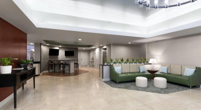 Wingate by Wyndham Greensboro-Coliseum, Забронировать Отель Гринсборо Северная Каролина, рядом с Торговый центр Four Seasons
