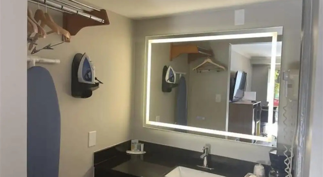 Номер Deluxe Days Inn by Wyndham Wilmington Brandywine