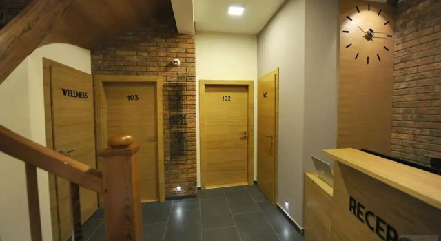 Lucky 8 Guesthouse, Rezerwuj Hotel Hotele w Košický kraj z parkingiem, Parking