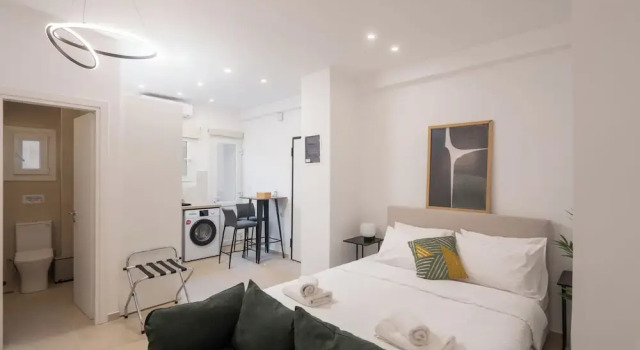 15 Minutes Walk to Acropolis, Minimalist Studio, Забронировать Апартаменты/квартира Афины Острова Саронического залива - Аттика, рядом с Холм Филопаппос