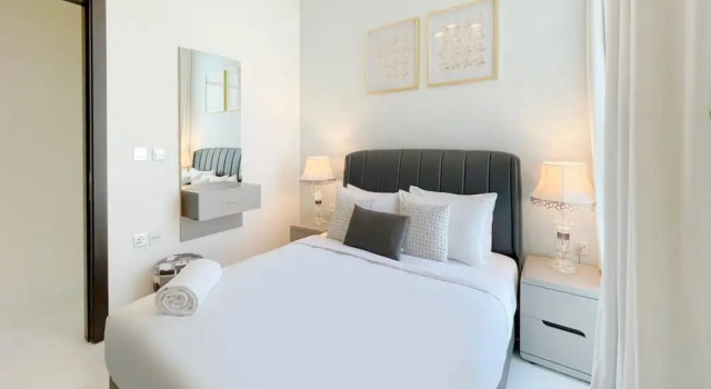 Chic 3BR Apt Near Dubai Mall, Забронировать Отель Даунтаун Дубай , рядом с Дубайский аквариум