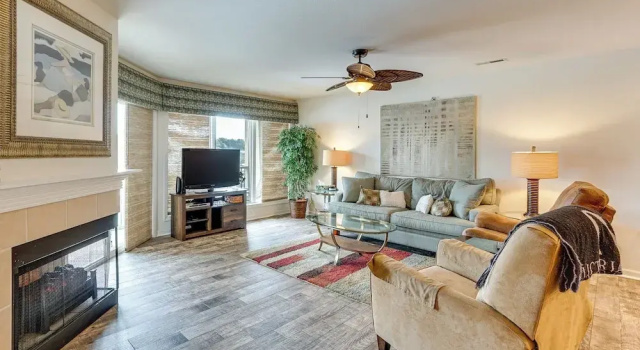 Апартаменты Waterfront Balcony! Condo on Lake of the Ozarks