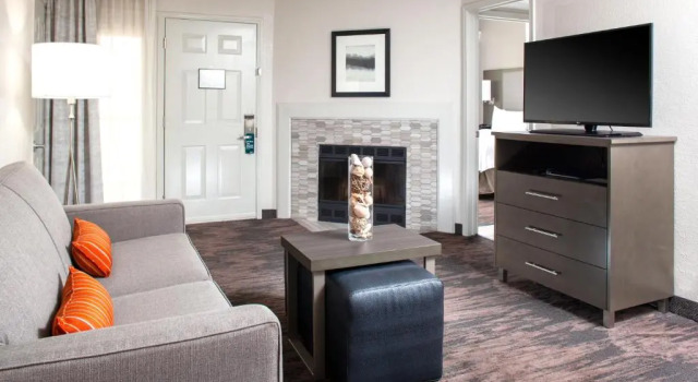 Люкс с 2 комнатами Addison Suites