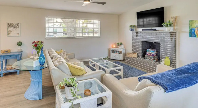 Golf, Boat & Beach-hop: Quiet Port Charlotte Home