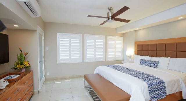 Люкс с 2 комнатами Divi Dutch Village Beach Resort