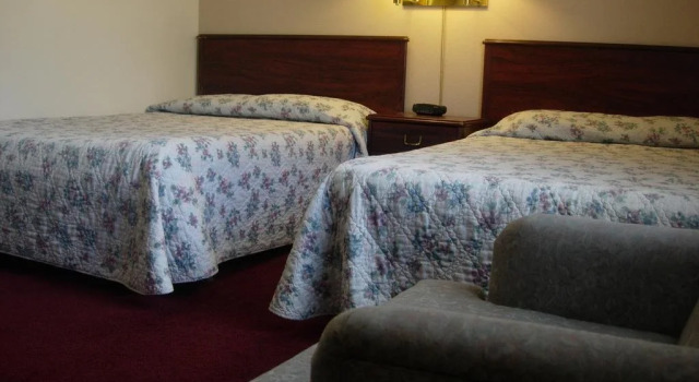Vintage Lakeside Inn