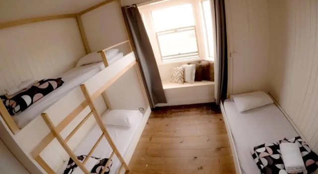 Кровать в общем номере Bunk Inn Hostel