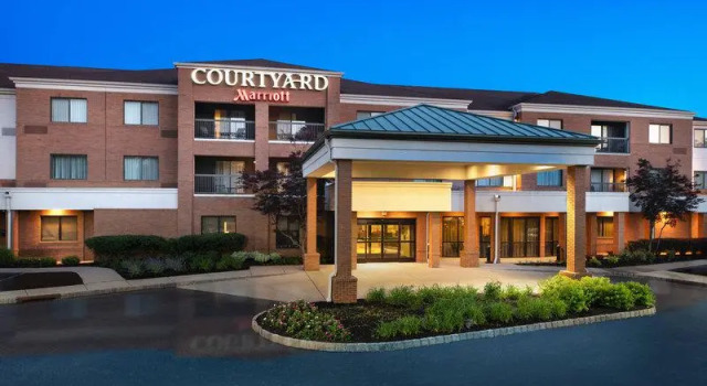 Кровать в общем номере Courtyard by Marriott West Orange